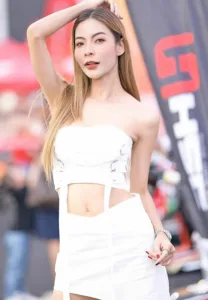 namnueng-theyvika-petty-motor-show