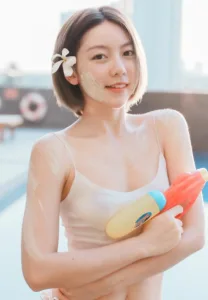 mina-ChopKinKhaiTom-Chan